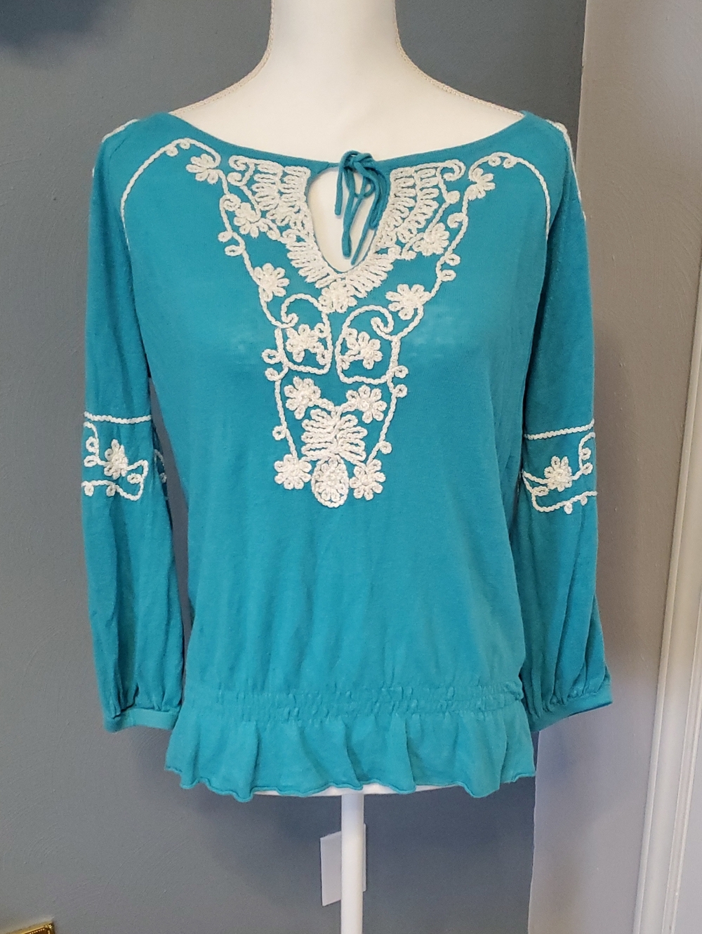 Cache Embroidered Blue Peasant Blouse with White Trim. Medium.